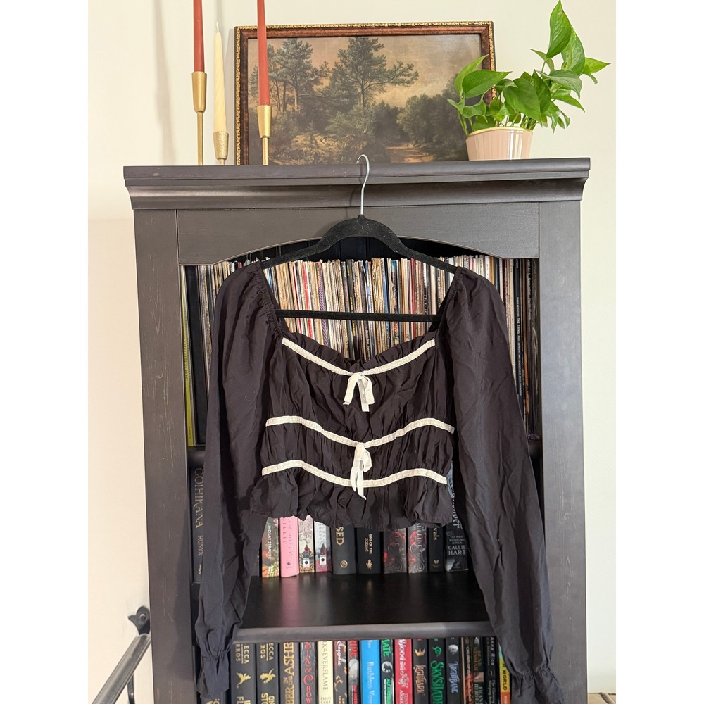 Thirty-Thir L/A Crop Top Medium Black Bow Smocked Ruched Long Sleeve Blouse